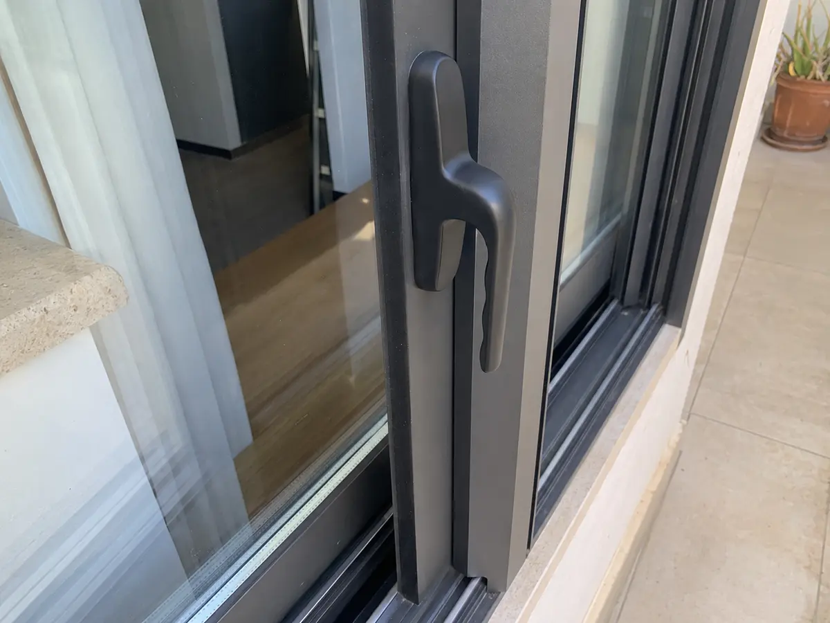 Aluminium sliding system repair and hardware upgrade in Nicosia